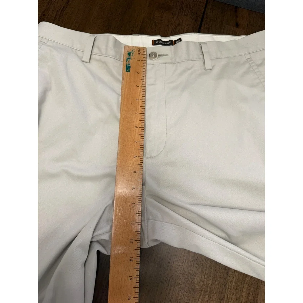 Dockers D3 Classic Fit Khaki Chino Pants Mens 36x30 Light Stone Beige Flat Front